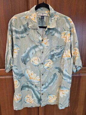 TOMMY BAHAMA 100% silk short sleeve
